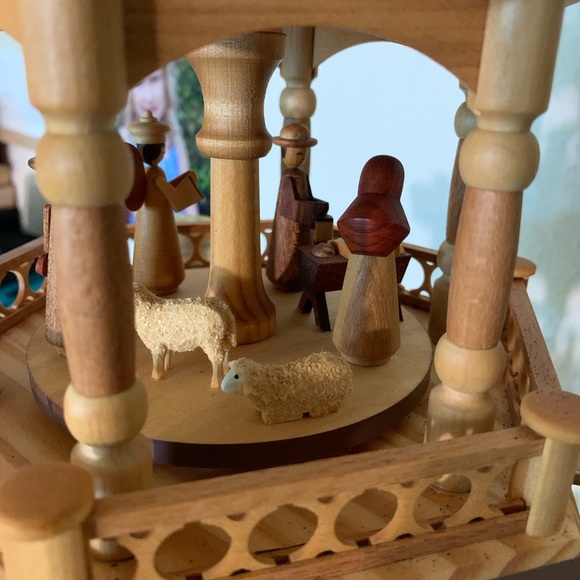 Handmade 4-Tier Christmas Pyramid Müller Kleinkunst Seiffen/Germany - Picture 2 of 9